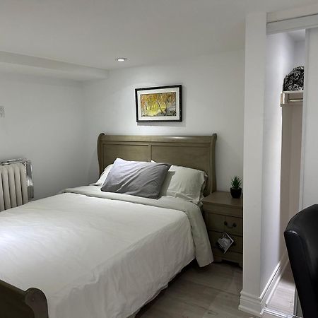 Double Bedroom On Up Or 3 Bedrooms In Basement Near Eglinton Subway Station Toronto Exterior foto