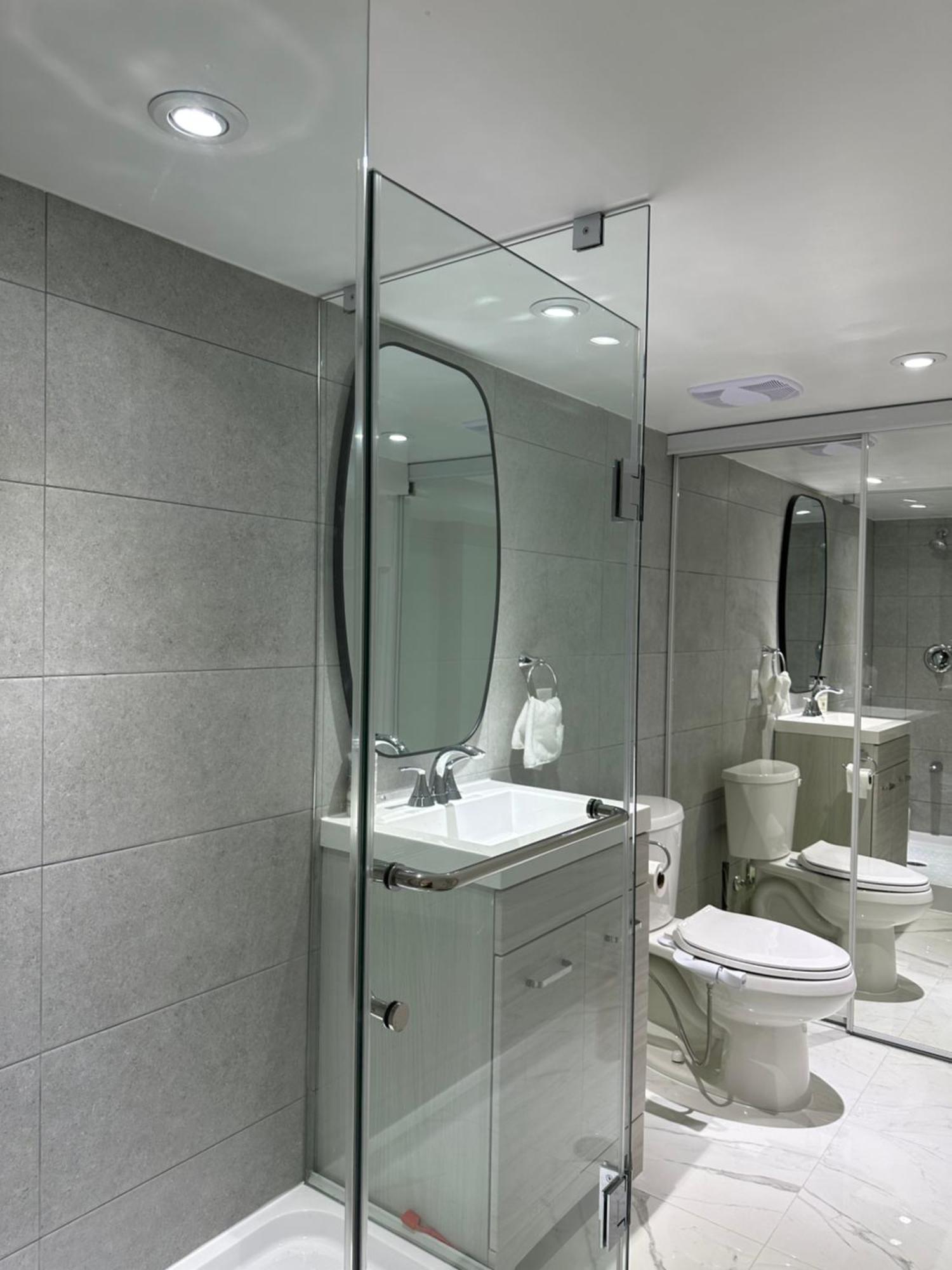 Double Bedroom On Up Or 3 Bedrooms In Basement Near Eglinton Subway Station Toronto Exterior foto