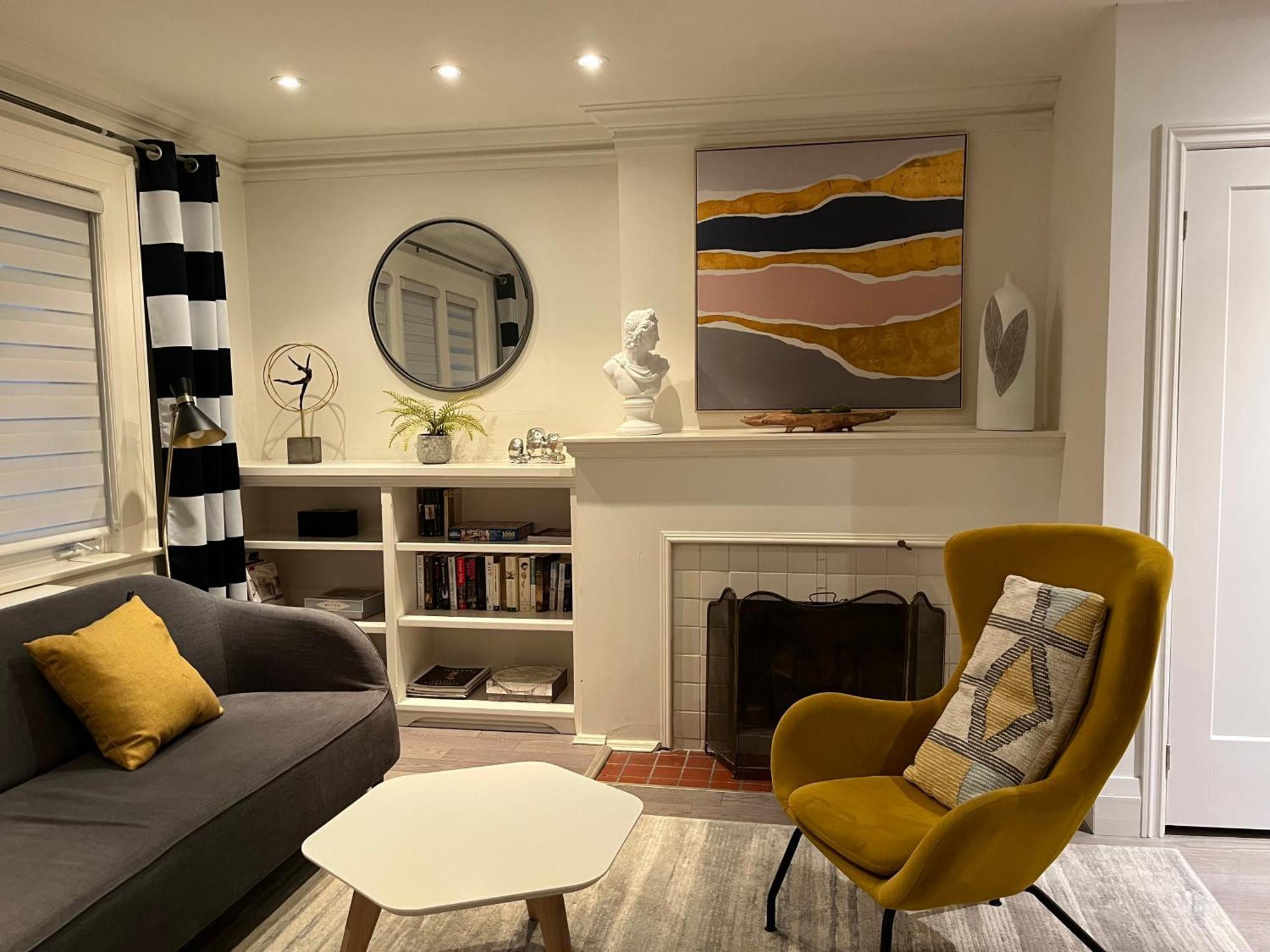 Double Bedroom On Up Or 3 Bedrooms In Basement Near Eglinton Subway Station Toronto Exterior foto