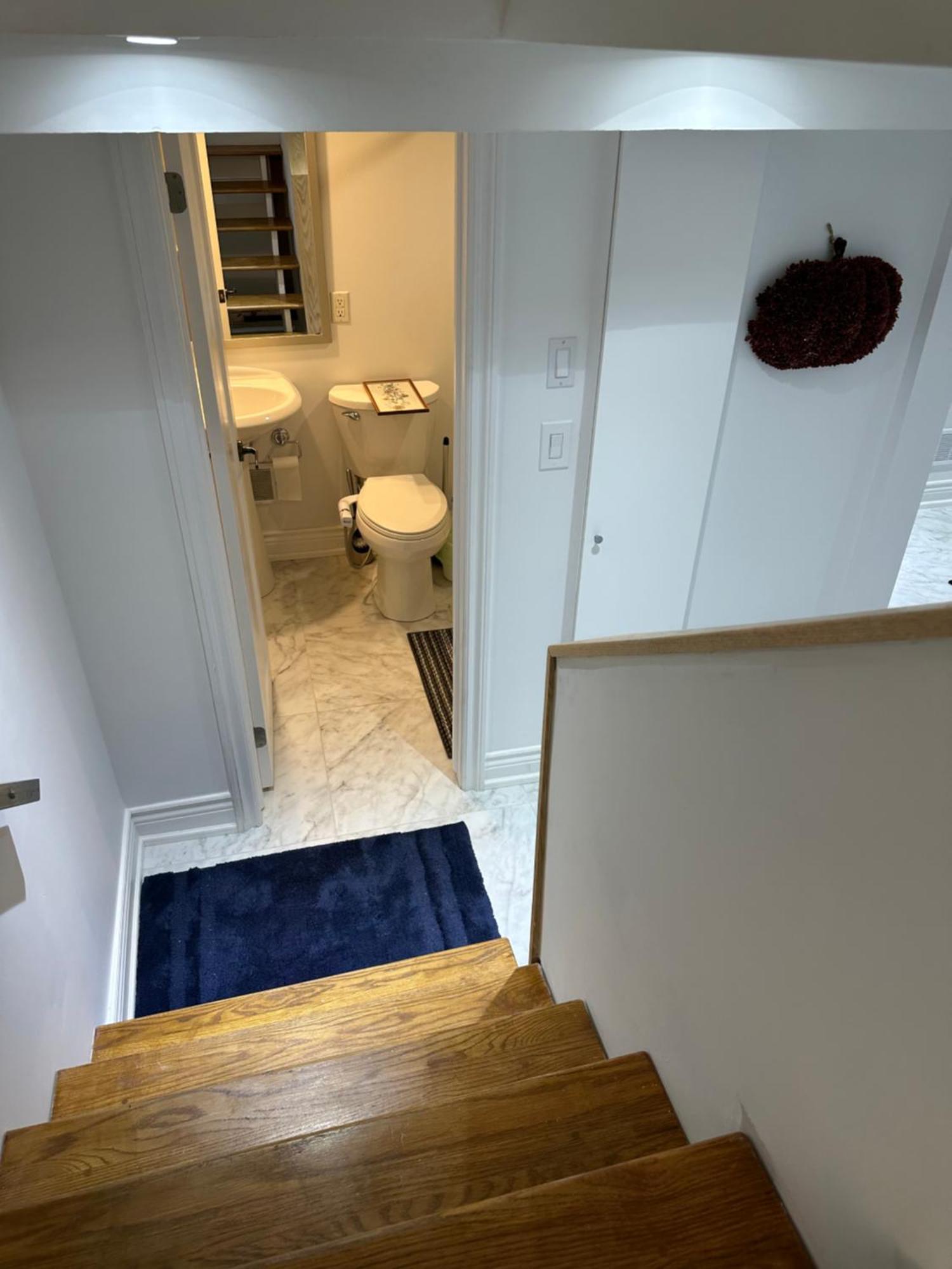 Double Bedroom On Up Or 3 Bedrooms In Basement Near Eglinton Subway Station Toronto Exterior foto