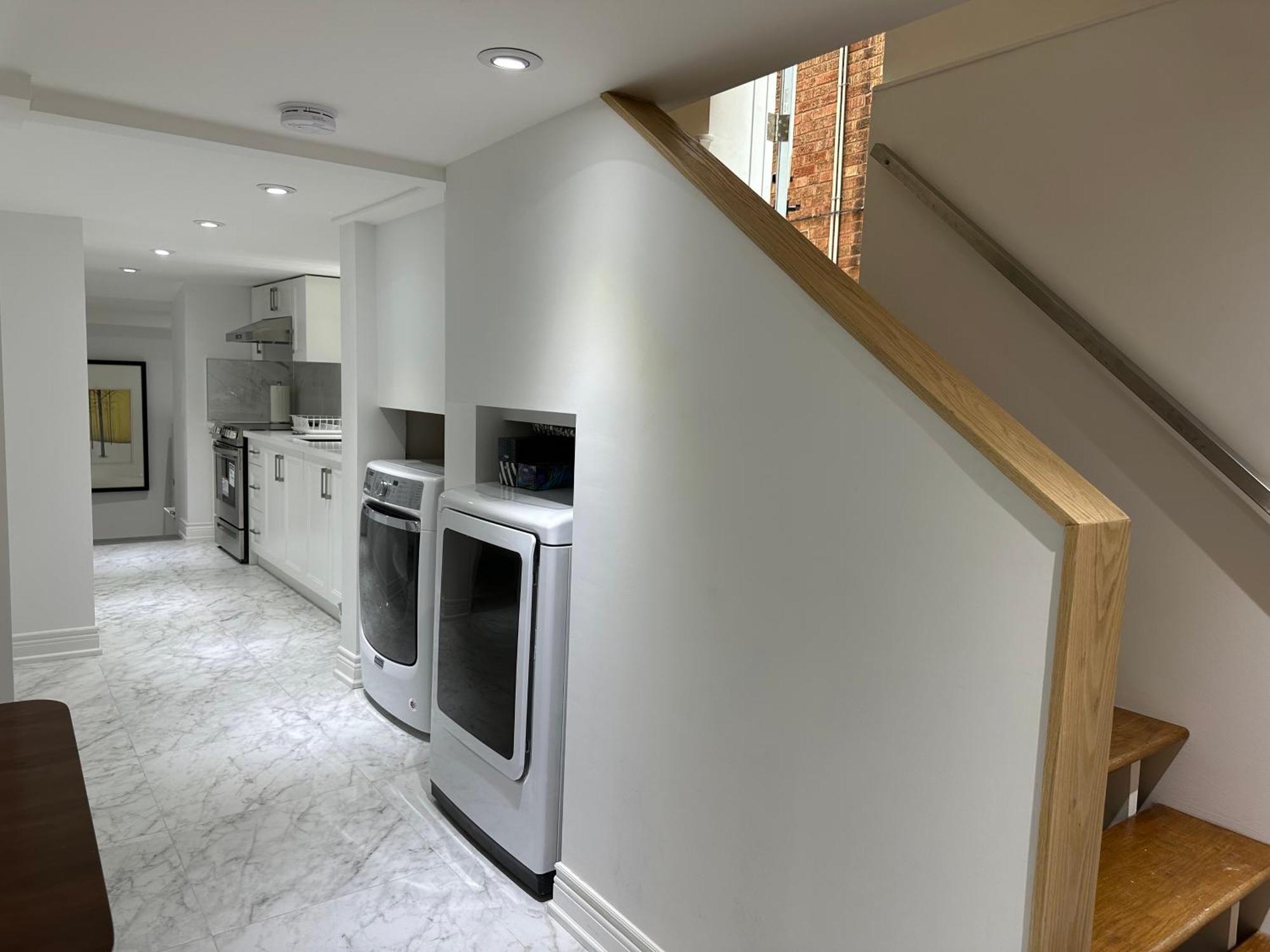 Double Bedroom On Up Or 3 Bedrooms In Basement Near Eglinton Subway Station Toronto Exterior foto
