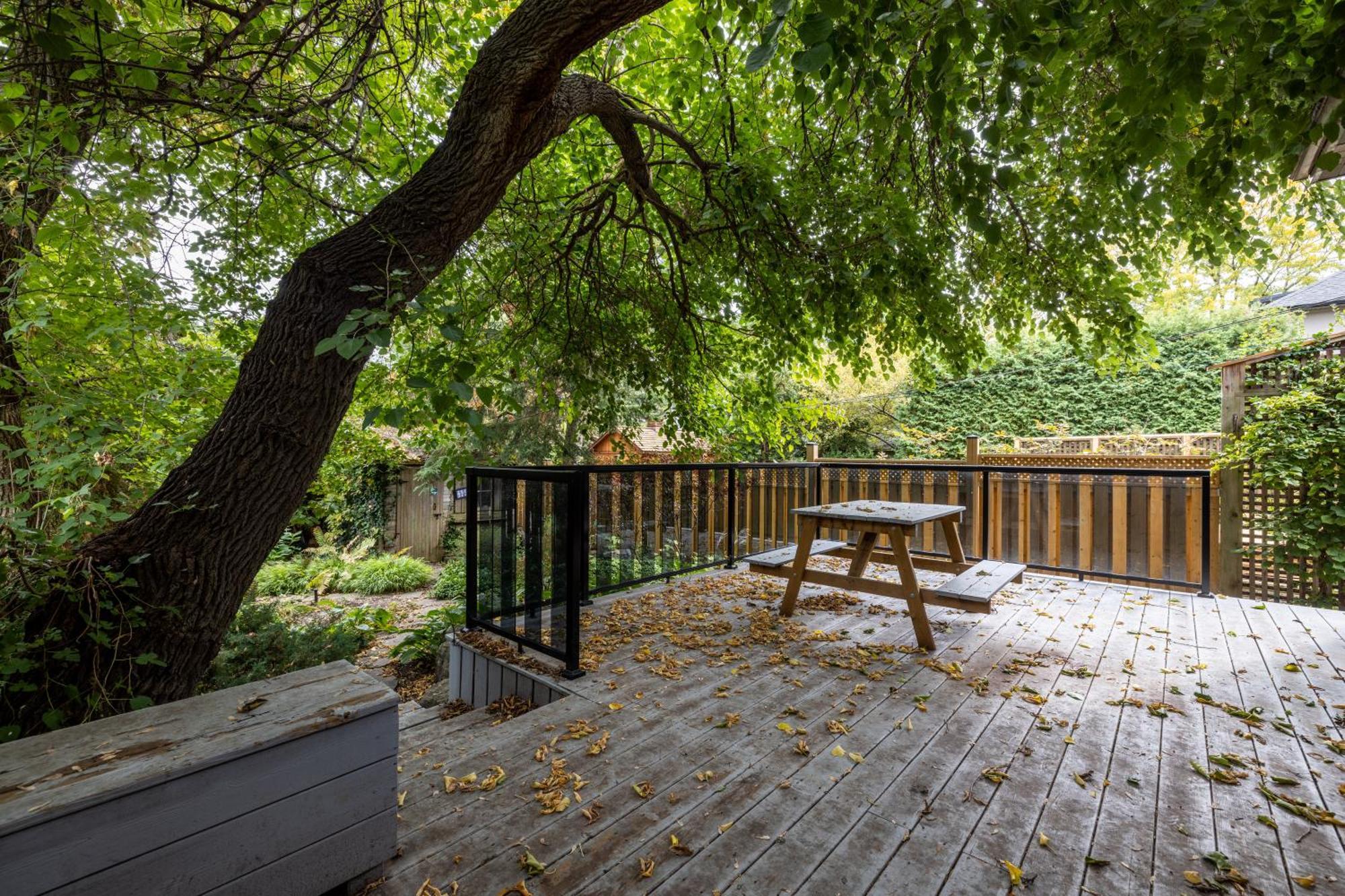 Double Bedroom On Up Or 3 Bedrooms In Basement Near Eglinton Subway Station Toronto Exterior foto