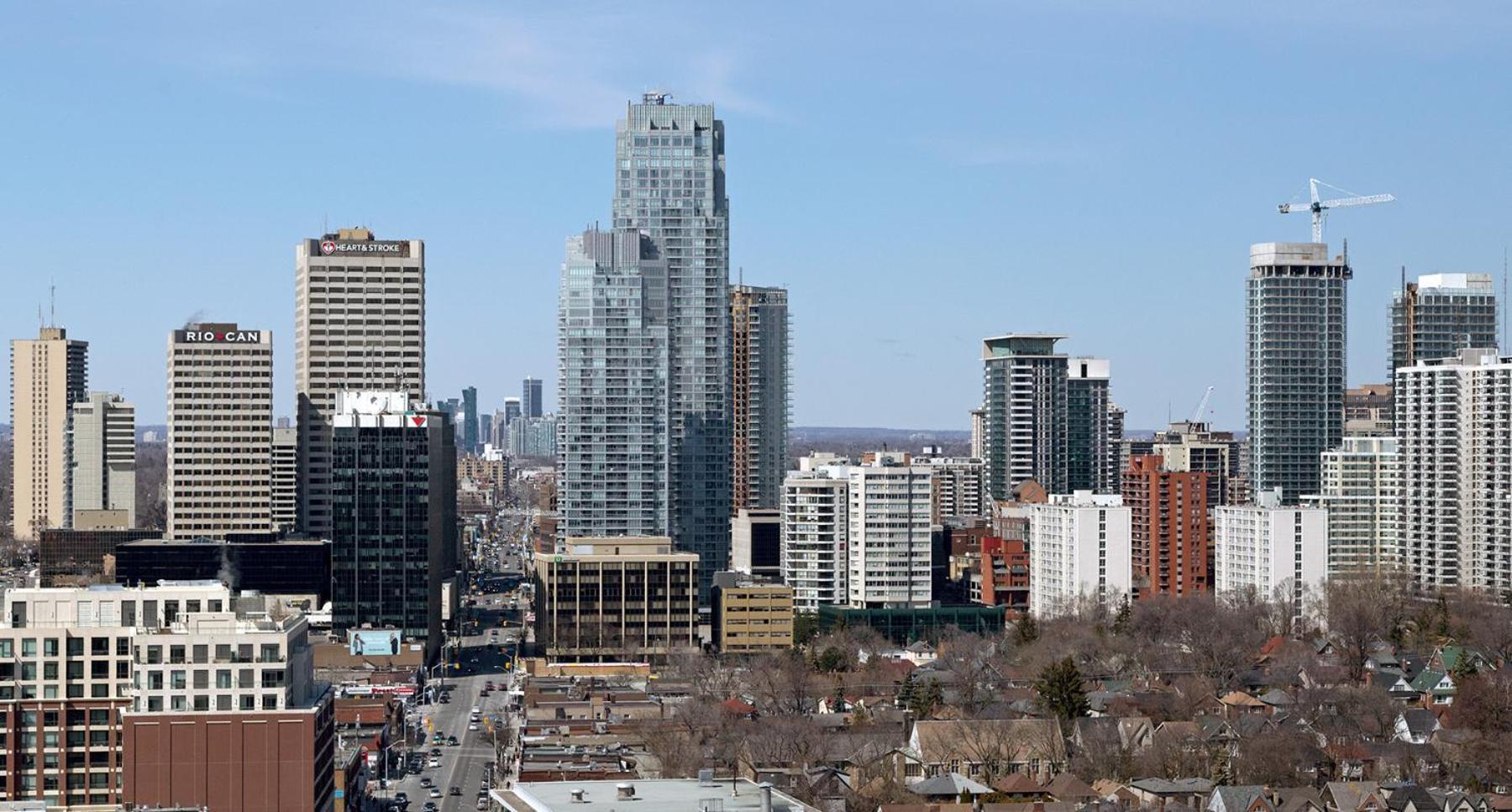 Double Bedroom On Up Or 3 Bedrooms In Basement Near Eglinton Subway Station Toronto Exterior foto